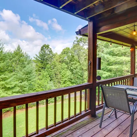 Charming Morganton Cabin With Hot Tub And Game Room!